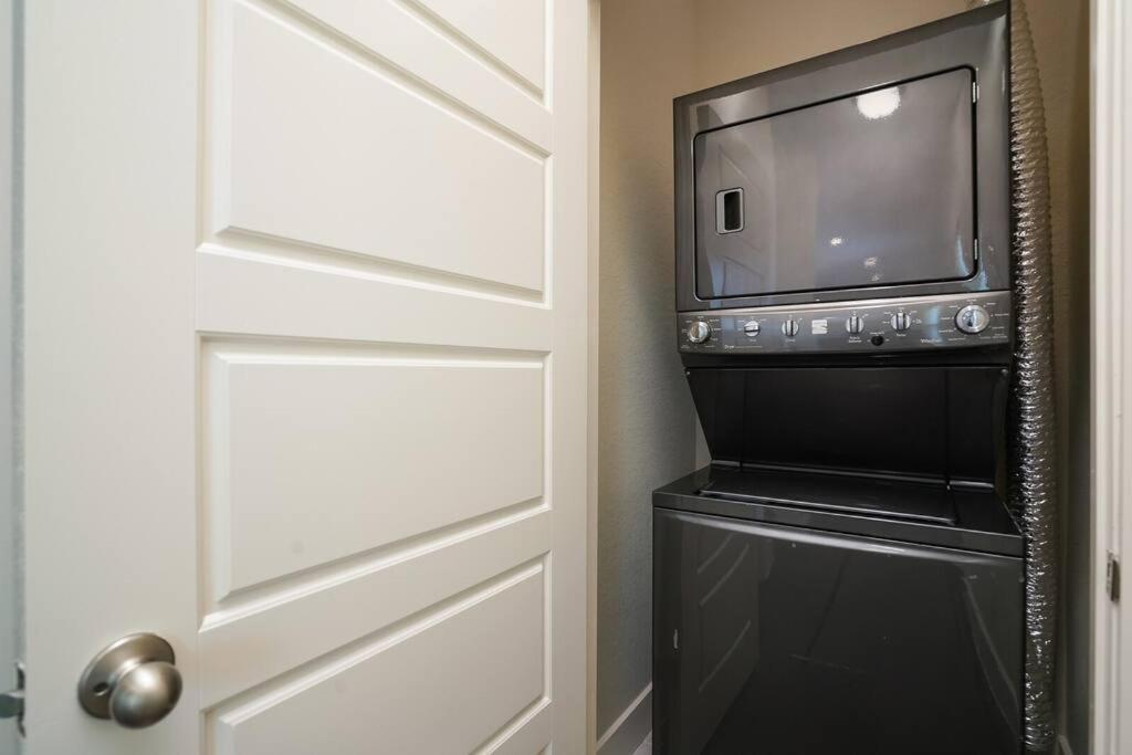 Spacious, Sleeps 6, St Phillips, King Bed San Antonio Exterior photo