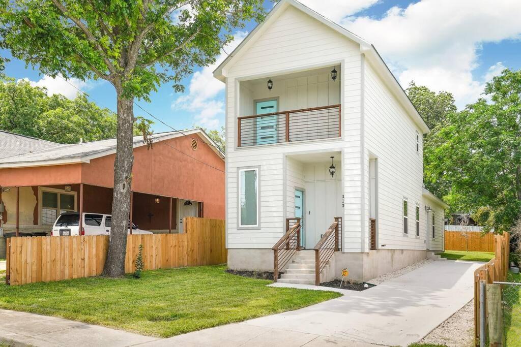 Spacious, Sleeps 6, St Phillips, King Bed San Antonio Exterior photo